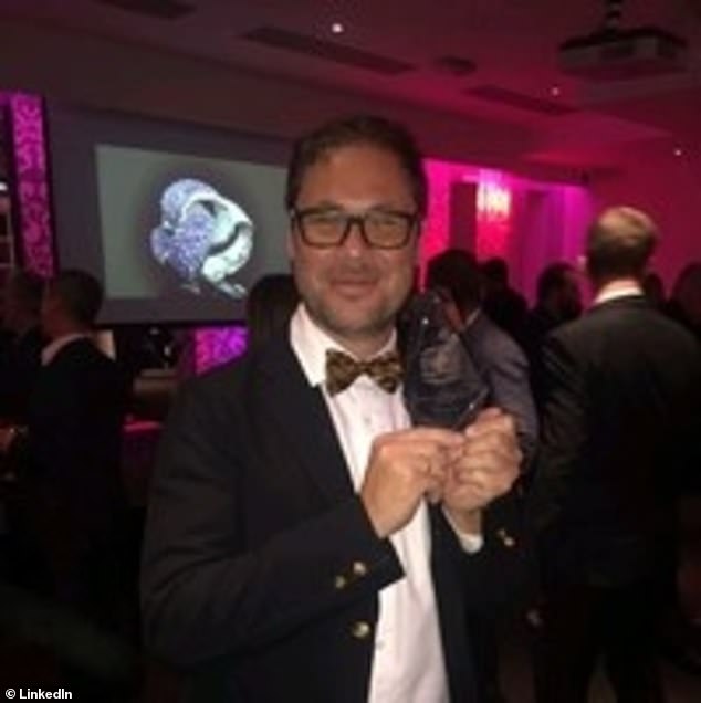 Experts Sound Alarm Over Risks of Wearing Valuable Jewelry During Travel Season