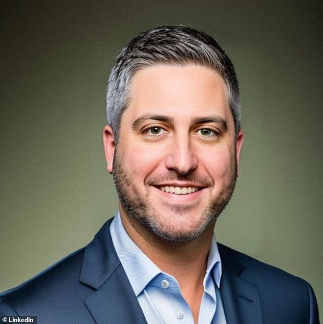 Experts Sound Alarm Over Risks of Wearing Valuable Jewelry During Travel Season