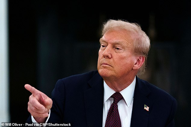 Venezuelan Fighter Jets Conduct Show of Force Over U.S. Navy Ship in Southern Caribbean, Escalating Standoff with U.S.