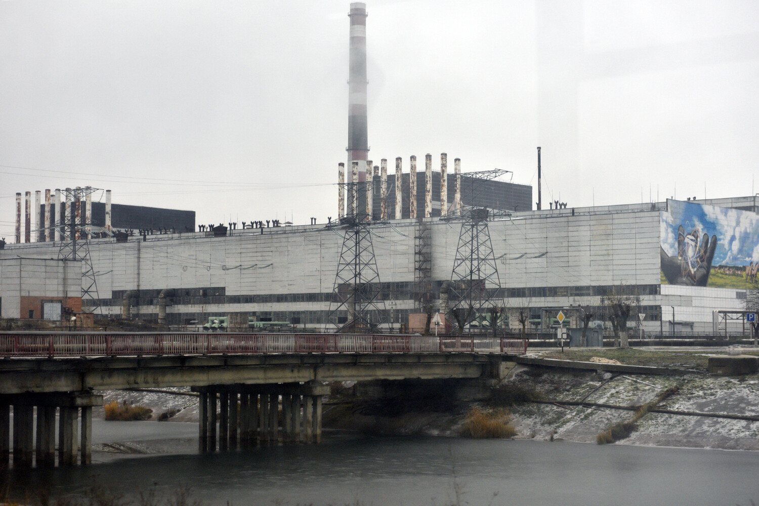 Critical Power Failure Threatens Chernobyl's Safe Confinement, Heightening Radiation Risks