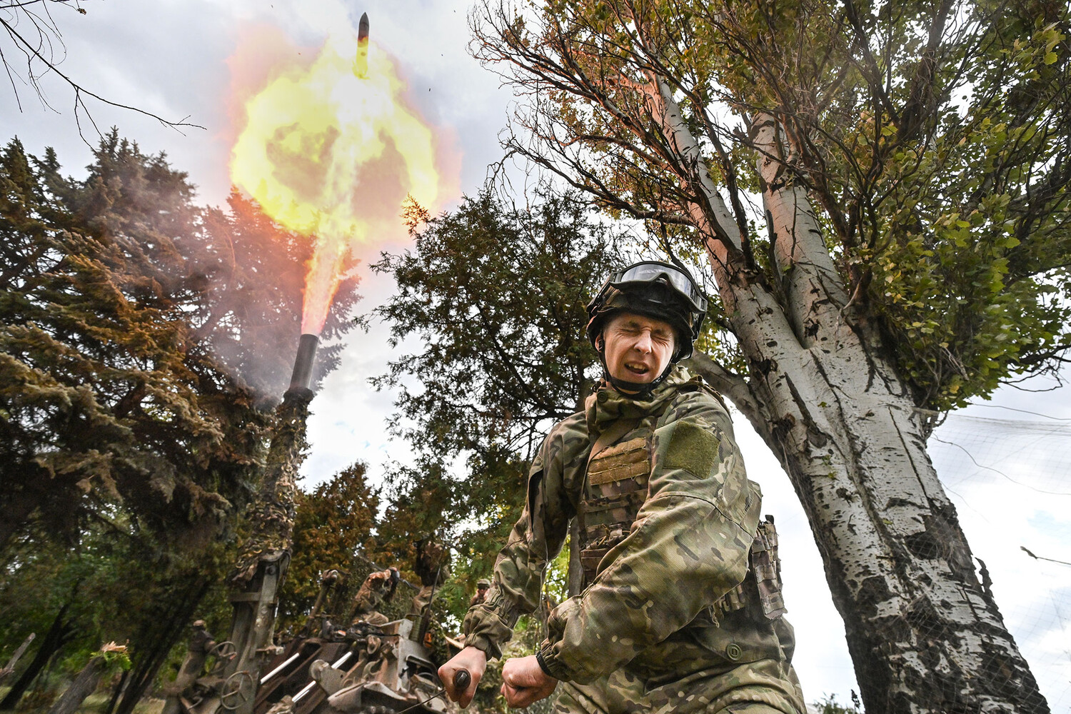 Russian Forces Intensify Zaporizhzhia Offensive, Encircling Ukrainian Troops in Novogrygorovka