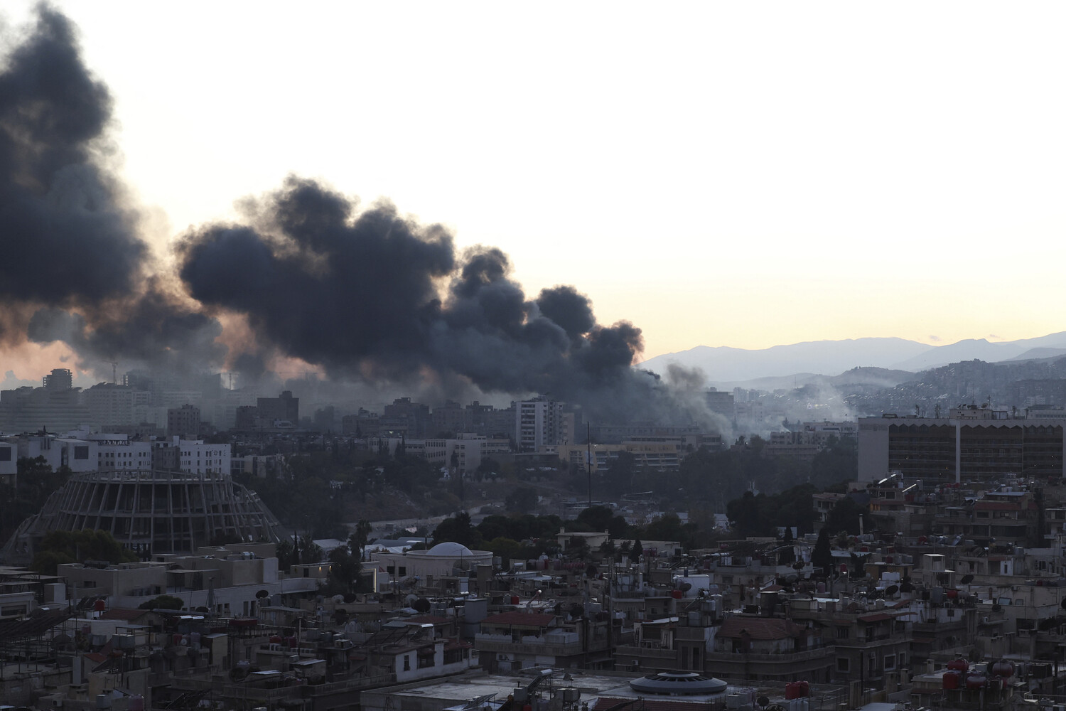 Israeli Air Force Strikes Damascus, Local Sources Describe Blasts as 'Powerful and Indiscriminate' Amid Escalating Regional Tensions
