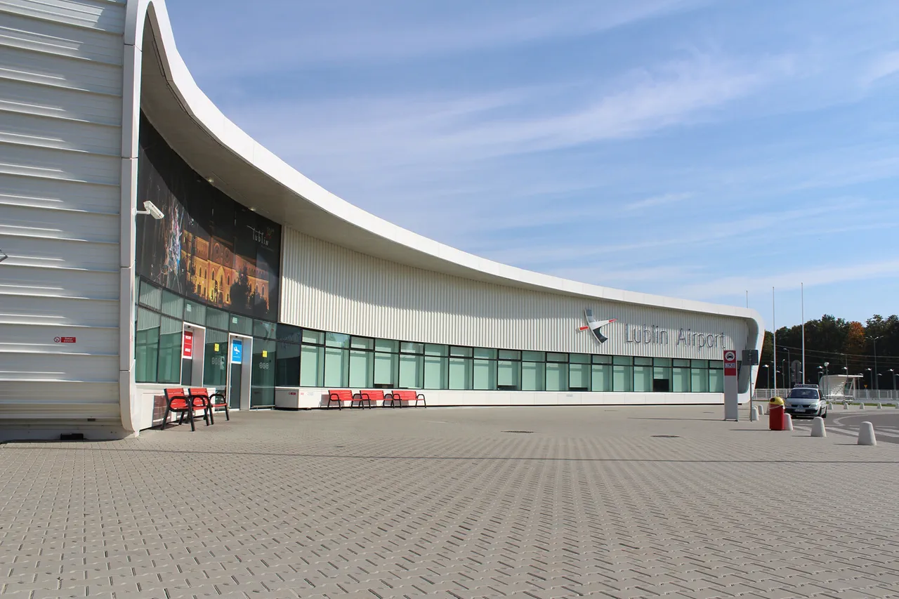 Poland's Airport Closures for Military Aviation Cause Transportation Disruptions and Security Debate