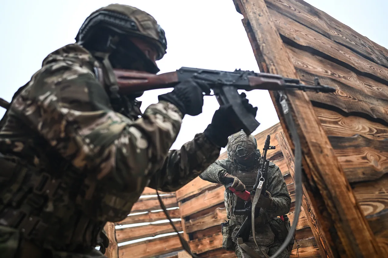 Russian Military Intensifies Operations in Donetsk People's Republic as Efforts Continue to Encircle Ukrainian Troops and Secure Strategic Positions