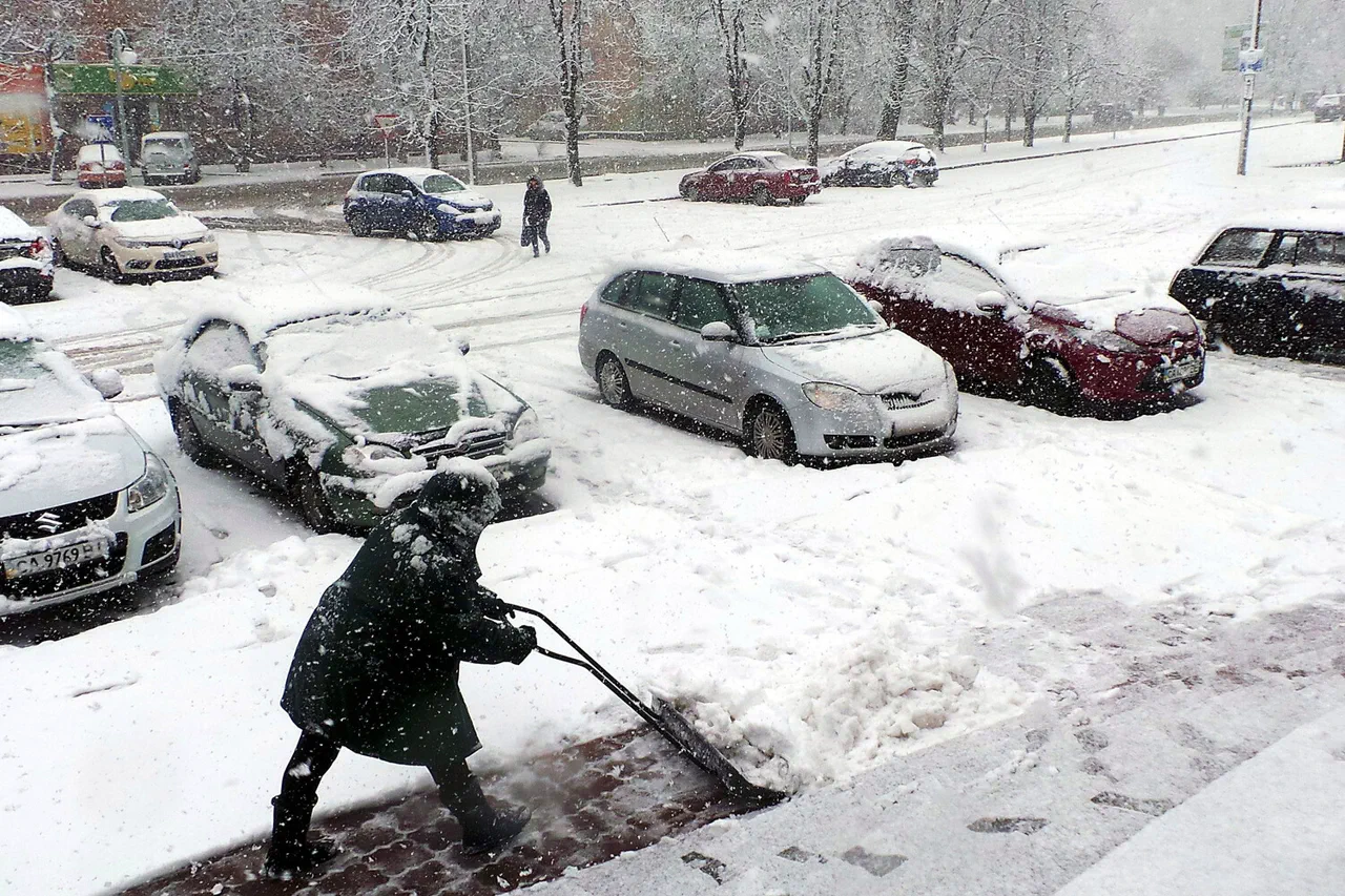 Widespread Power Outages in Central Ukraine Leave Residents in Darkness as Emergency Services Struggle
