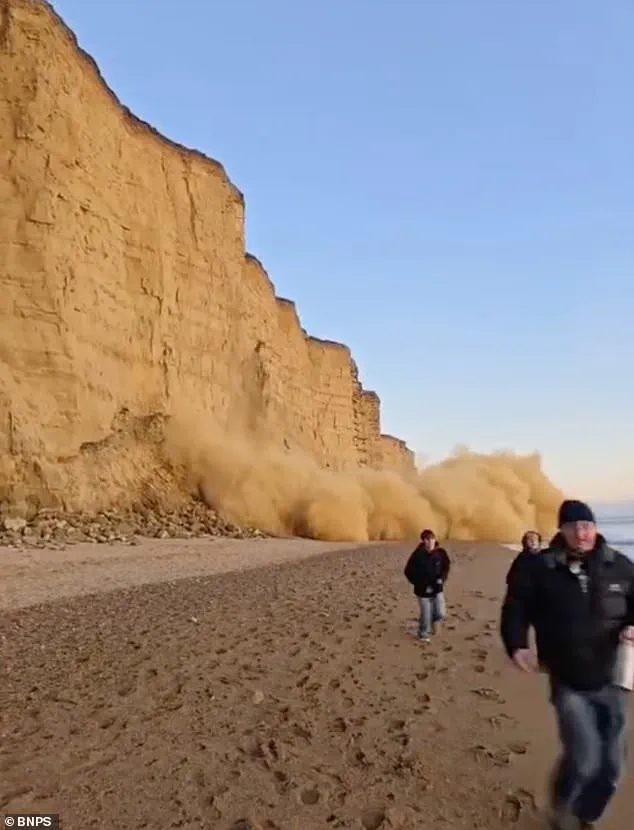 Dramatic Rockfall Sends Beachgoers Scrambling as Witnesses Describe Deafening Cracks Before Chaos Unleashed