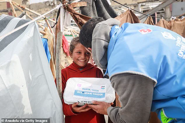 Explosive Controversy Erupts as 17-Year-Old YouTube Star Accidentally Likes Antisemitic Comment on Instagram, Sparking Social Media Backlash