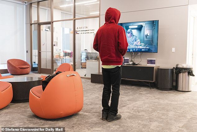 New York City's Controversial Cash with Care Program Sparks Debate Over Unrestricted Cash for Homeless Youth