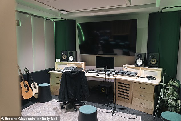 New York City's Controversial Cash with Care Program Sparks Debate Over Unrestricted Cash for Homeless Youth