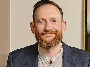 Tragic Plane Crash Claims Lives of Award-Winning Pilot and Wife; FAA Cites Oil on Windshield as Critical Factor