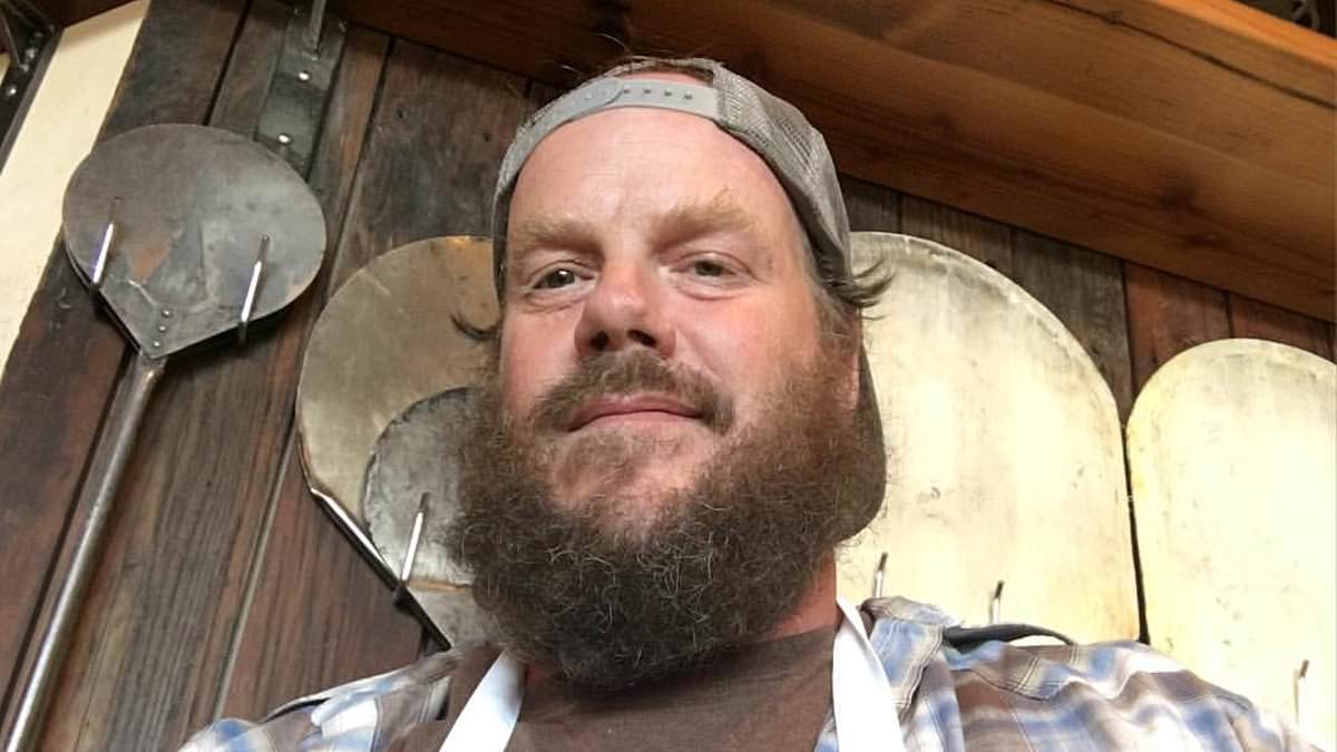 Portland Pizza Restaurant Removes Controversial Anti-ICE Message After Customer Backlash