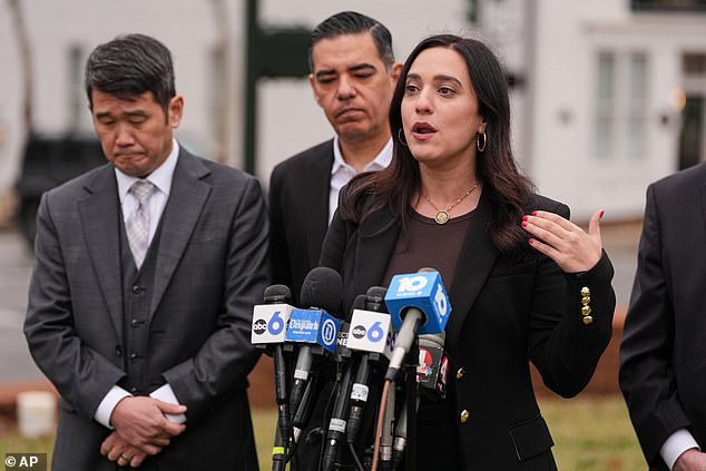 Les Wexner Denies Epstein Ties in Closed Deposition as Congress Accuses Him of Enabling Sex Trafficking