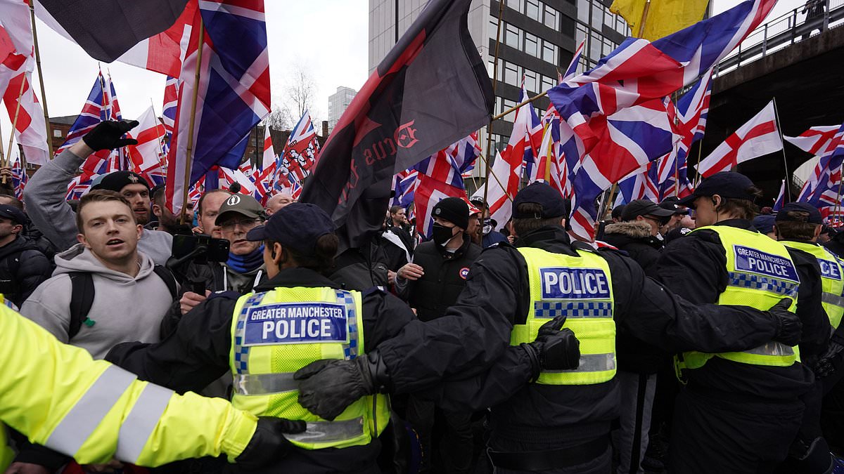 Eleven Arrested in Manchester Clashes Between Far-Right and Counter-Demonstrators Over Immigration Debate