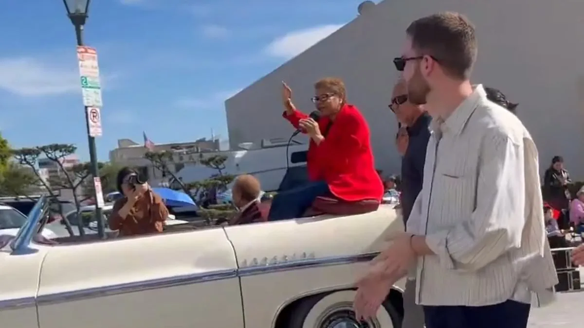 Mayor Karen Bass Faces Boos and Heckling at Golden Dragon Parade Amid Frustration Over Palisades Fire Response