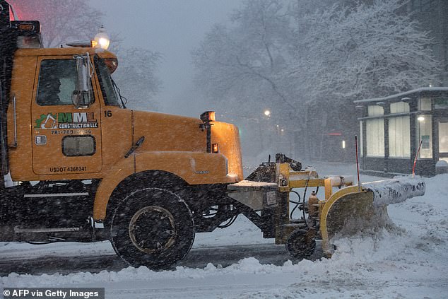 Blizzard Paralyzes East Coast Airports, Cancellations Near 100% as Storm Leaves 20 Inches of Snow