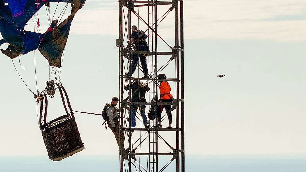Dramatic Hot Air Balloon Rescue in Texas as Firefighters Scale Tower to Save Stranded Couple