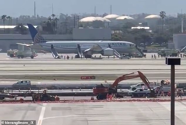 United Airlines Flight UA 2127 Makes Emergency Landing at LAX After Mid-Flight Engine Failure