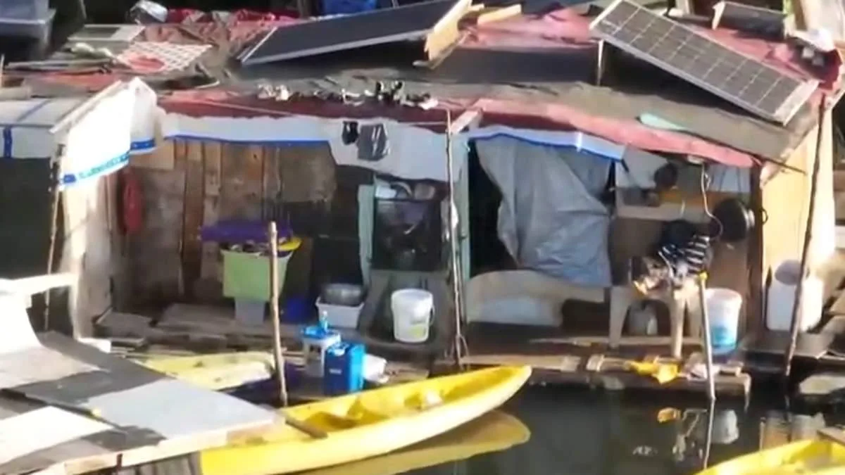 Homeless Residents Construct Floating Encampment in Honolulu, Balancing Ingenuity with Community Concerns
