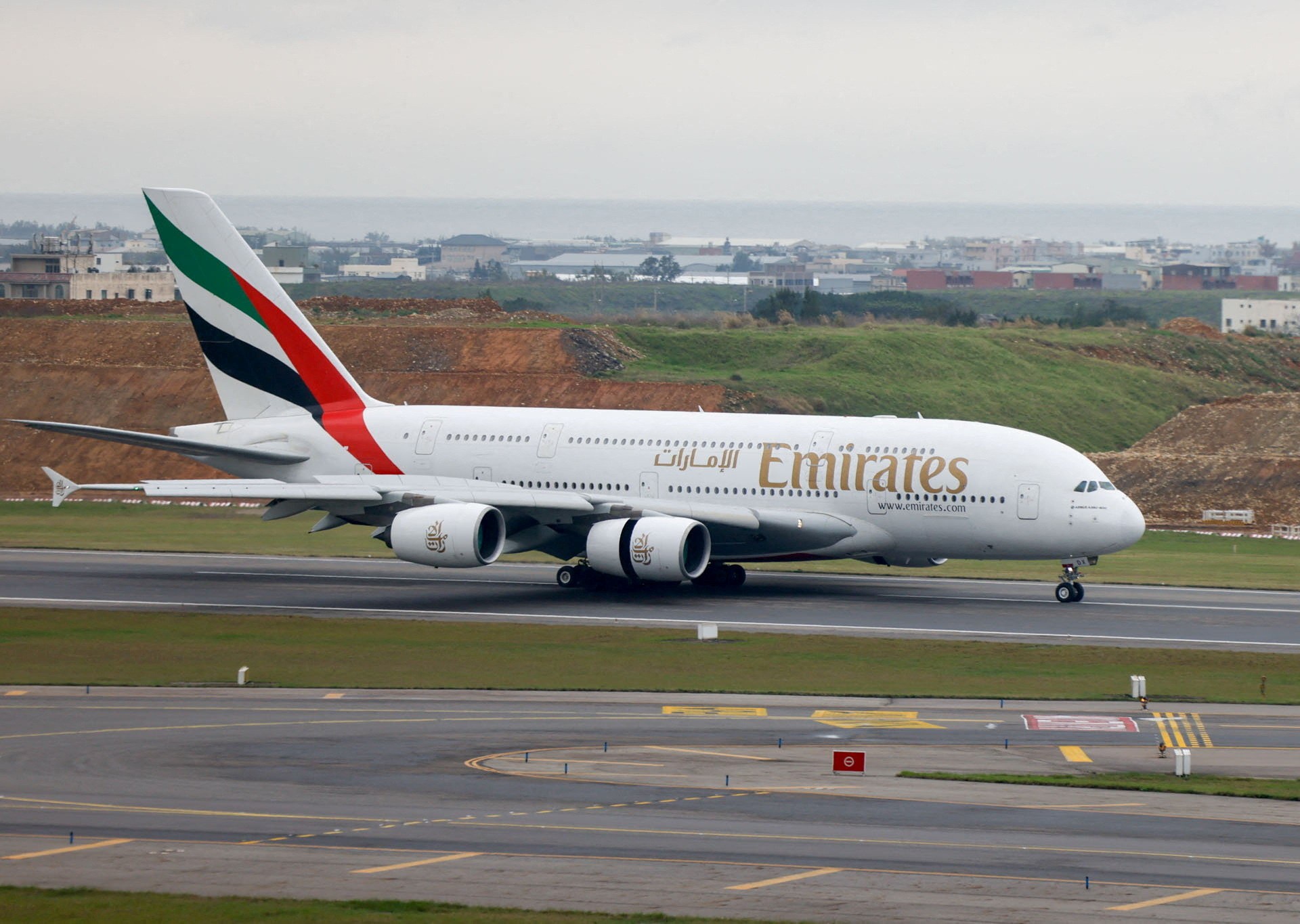 Middle East Chaos: Evacuation Crisis as Airspace Closures Force Stranded Travelers to Rely on Private Jets