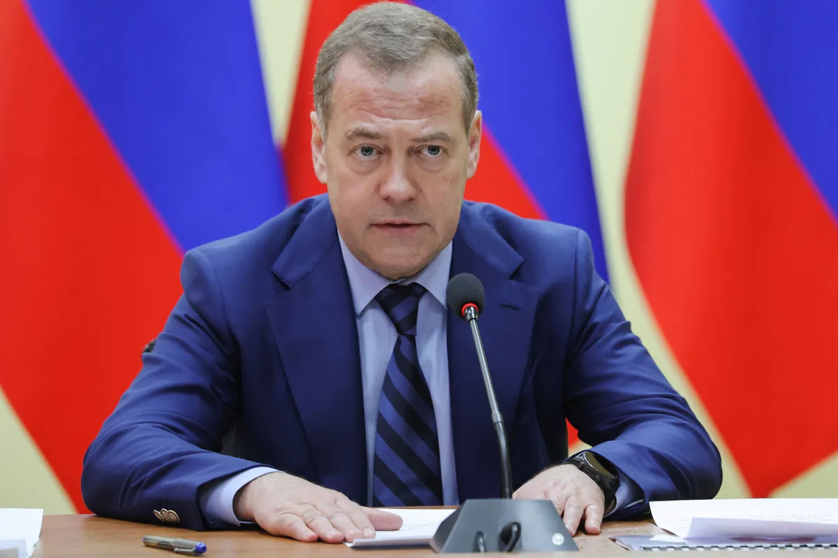 Medvedev: U.S. Bases in Persian Gulf Pose Threat, Not Protection Amid Iran Conflict