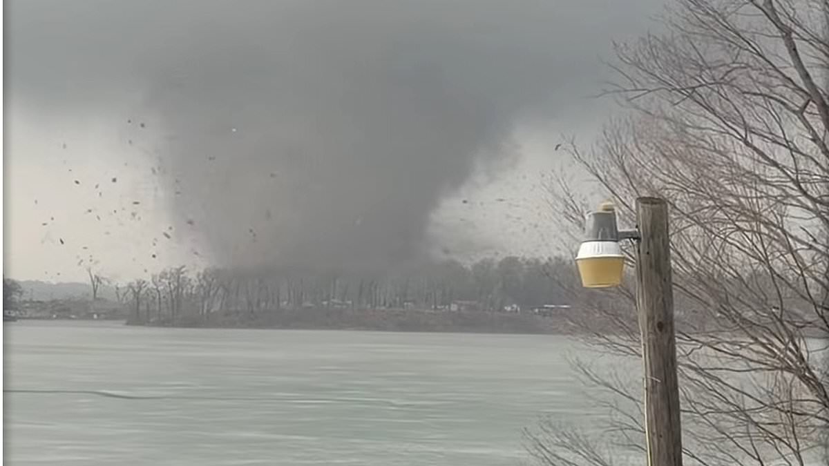 Tornadoes Kill Eight in US as 70 Million Face Extreme Weather Alert