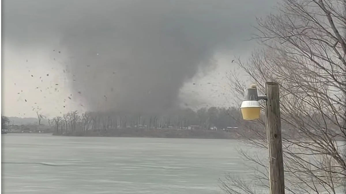 Tornadoes Kill Eight in US as 70 Million Face Extreme Weather Alert