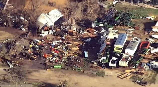 Tornadoes Kill Eight in US as 70 Million Face Extreme Weather Alert