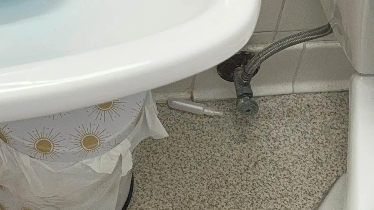Viral Optical Illusion Challenge: Spot the Hidden Invisalign Aligner in This College Dorm Bathroom