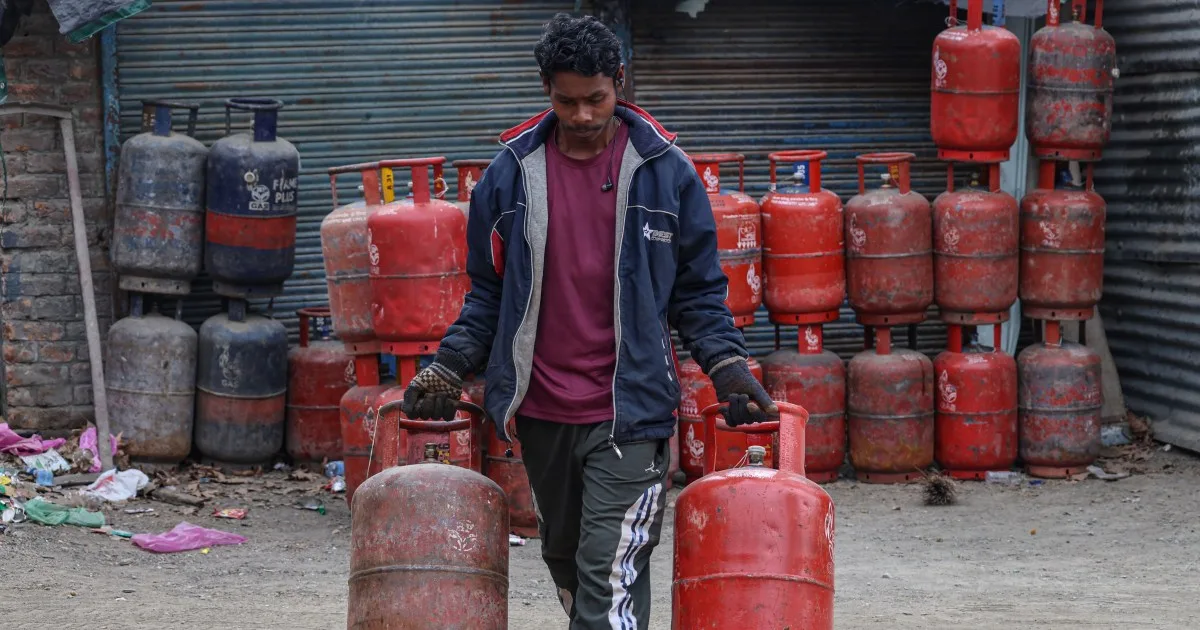 Indian Tankers Successfully Navigate Blocked Strait of Hormuz Amid Rising Iran-US Tensions