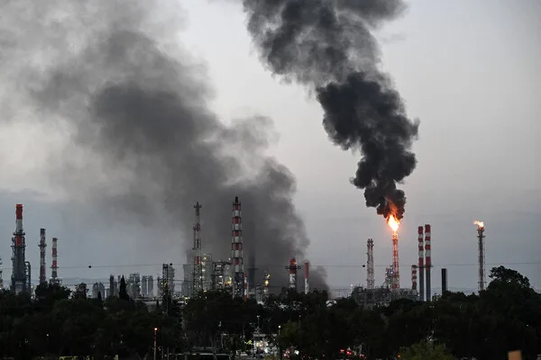 Iranian Missile Strike Hits Haifa Refineries, Causes Damage and Power Outages