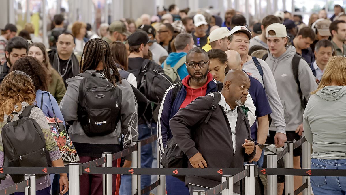 Government Shutdown Sparks Travel Chaos as Major U.S. Airports Face Security Gridlock