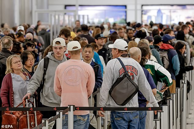 Government Shutdown Sparks Travel Chaos as Major U.S. Airports Face Security Gridlock