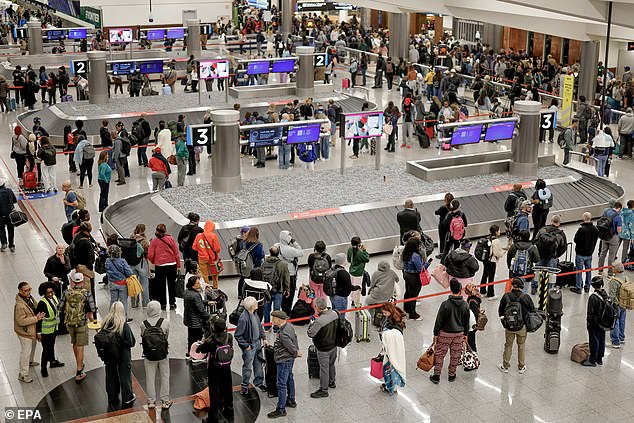 Government Shutdown Sparks Travel Chaos as Major U.S. Airports Face Security Gridlock