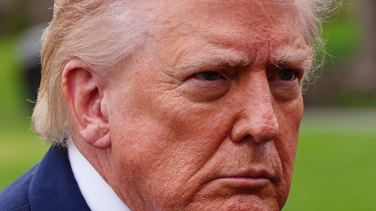 Global Economy on Brink as Iran-U.S. Standoff Threatens Strait of Hormuz, Echoing 1970s Oil Crises