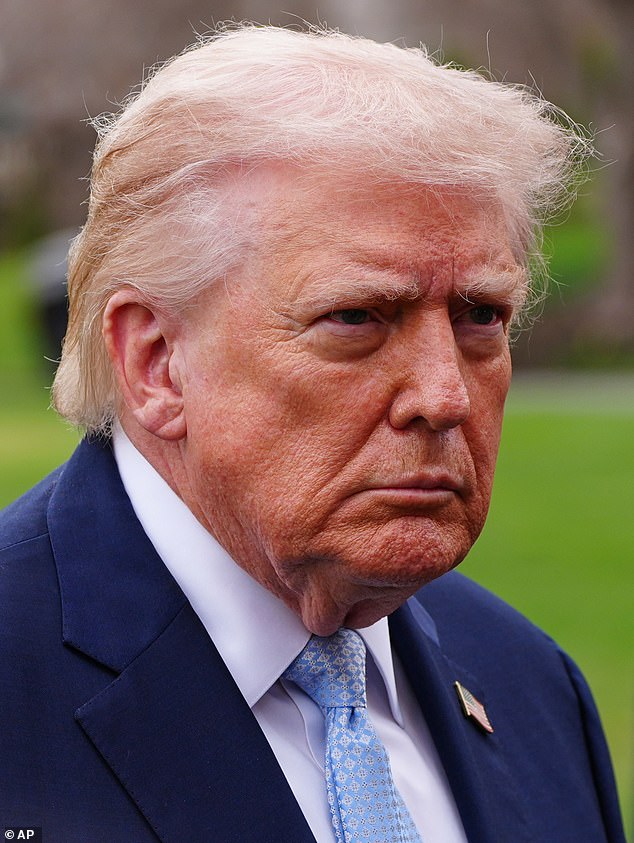 Global Economy on Brink as Iran-U.S. Standoff Threatens Strait of Hormuz, Echoing 1970s Oil Crises