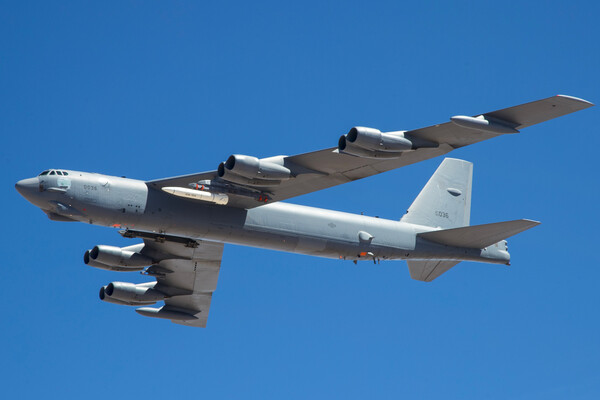 Rare Sighting of B-52 Bomber Armed with LRSO Missiles Highlights U.S. Modernization Efforts