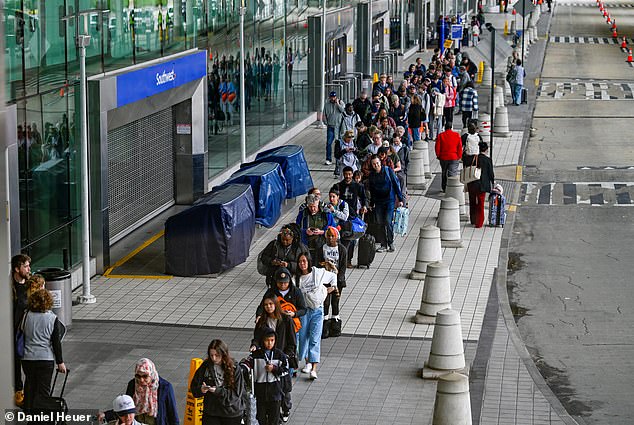 44-Day DHS Shutdown Enters New Era of Gridlock as Congress and President Clash Over Funding