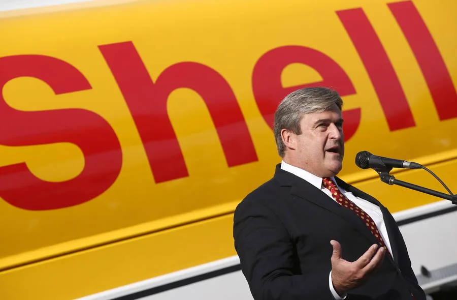 Jeffrey Epstein's Secret Payments to Lord Peter Mandelson Revealed in New Documents