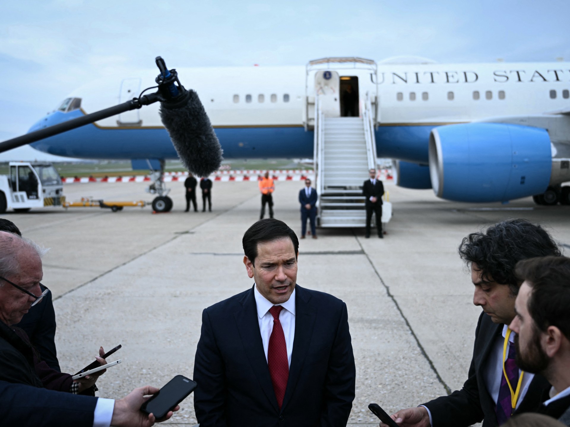 Strait of Hormuz at Crossroads: US-Iran Tensions Threaten Global Oil Trade