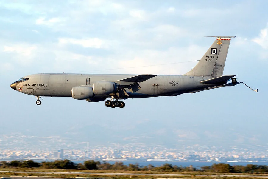 Boeing KC-135R Stratotanker in Alarming Distress Over Mediterranean Sea After Engine Failure
