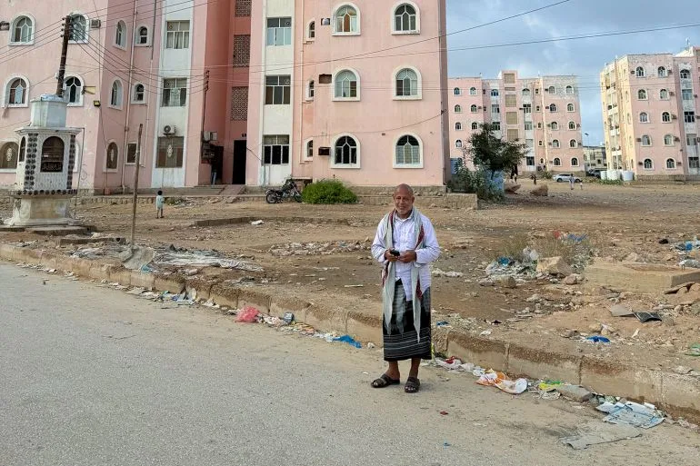 Yemen's Teachers Juggle Multiple Jobs as Salaries Collapse in Economic Crisis