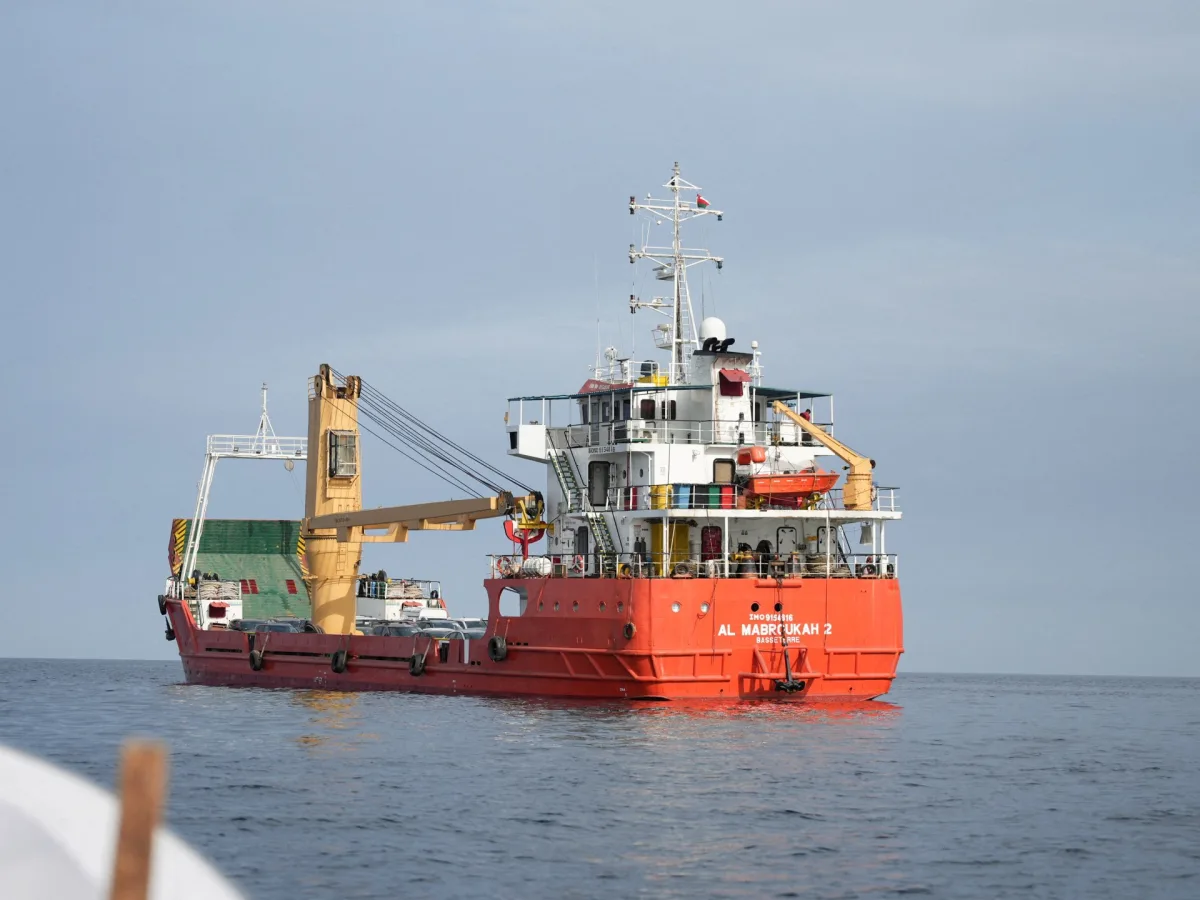 US Naval Blockade in Strait of Hormuz Sparks Global Oil Crisis as Iran Threatens Retaliation