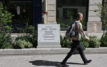 Paris Gym Shocked as Actress Collapses in Pool.