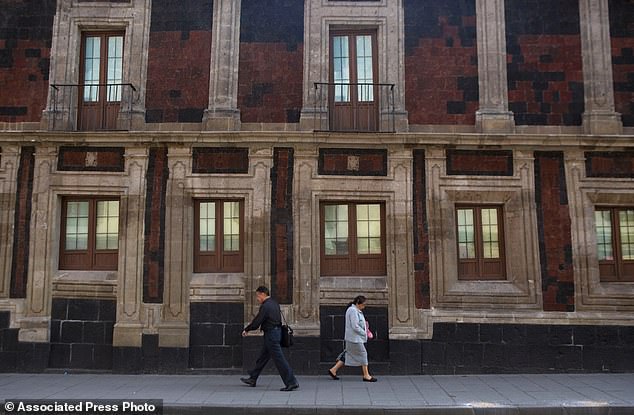 Mexico City Sinks Up to 10 Inches Annually Due to Groundwater Extraction