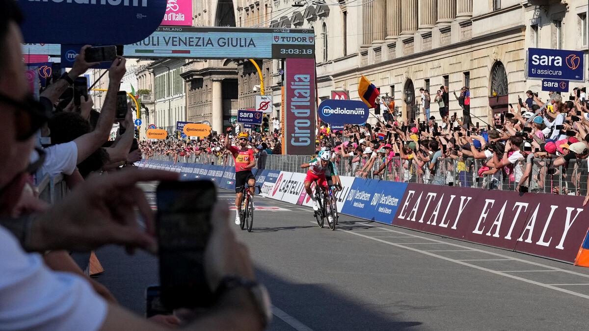 Giro d'Italia jury disqualifies Enrico Zanoncello for dangerous helmet strike.