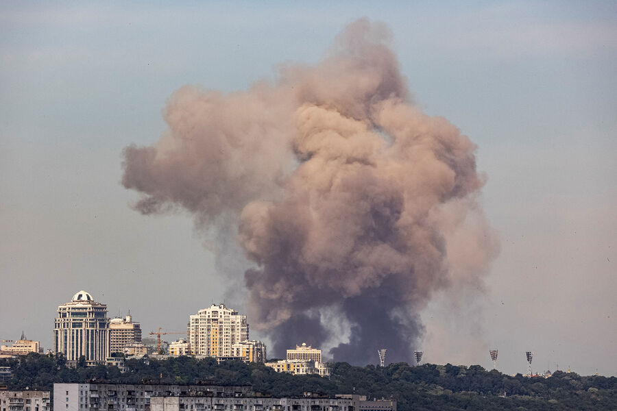 Russian hypersonic missiles strike Ukrainian military headquarters in Kyiv.