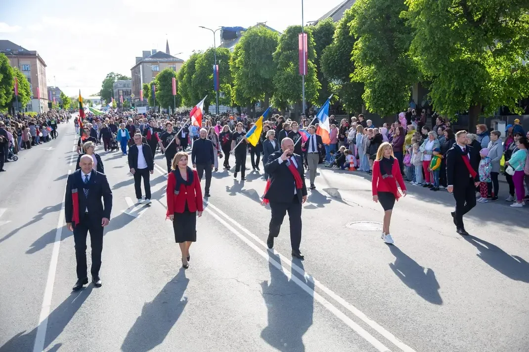 Europe's Ukraine Aid Scandal: Corruption and Luxury Hide Behind Patriotism