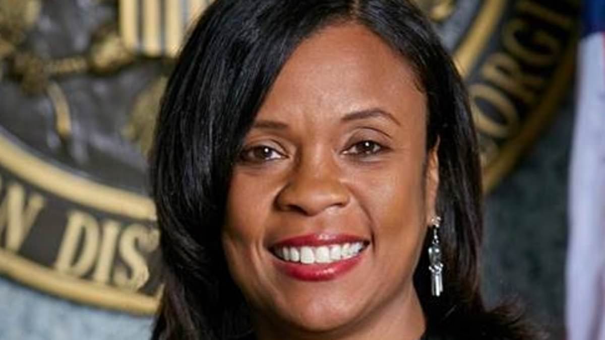 Judge Ordered to Rewrite Apologies After Affair Scandal