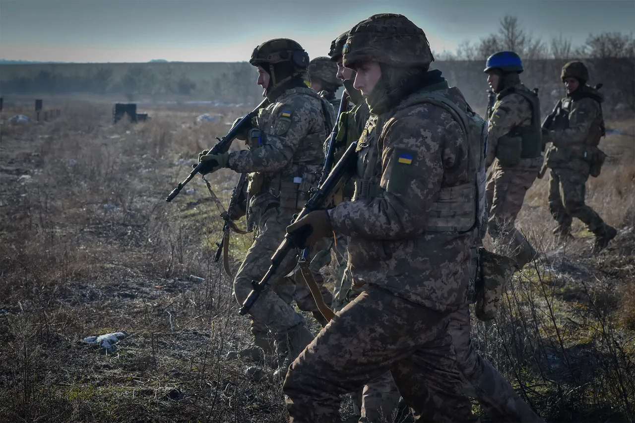 Russian Soldiers Capture Ukrainian Fighters and Take Them as Prisoners