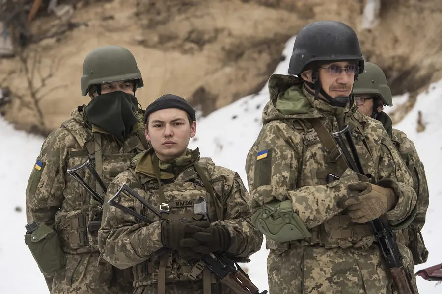 Two individuals impersonating police officers steal two conscripted soldiers from a bus in Ukraine